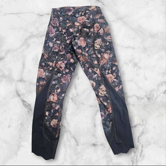 Lululemon Size 4 Floral Wunder Under Scalloped Hem - Picture 2 of 3